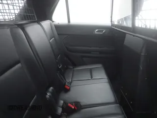 2016 Ford Police Interceptor Utility z VIN 1FM5K8AR5GGC67532, wystawiony jako IAAI lot #42183690 z przebiegiem 116 244 mil mil oraz . Historia ofert i sprzedaży dostępna na DreamBid. Obrazek 8.