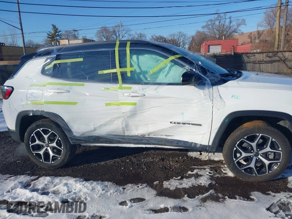 2025 Jeep Compass Limited with VIN 3C4NJDCNXST531729, listed as a IAAI auction lot 41542033 with 1,323 mi miles and . Bid and sale history available at DreamBid. Image 14.