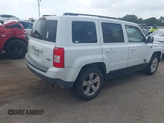 2016 Jeep Patriot Latitude with VIN 1C4NJPFB3GD583834, listed as a IAAI auction lot 42648455 with 118,083 mi miles and . Bid and sale history available at DreamBid. Image 4.