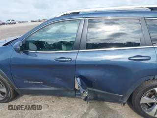 2020 Jeep Cherokee Limited с VIN 1C4PJLDB4LD638144, выставлен на аукционе IAAI как лот 42650099 с пробегом 98 678 миль миль и . История ставок и продаж доступна на DreamBid. Изображение 14.