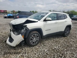2018 Jeep Compass Latitude z VIN 3C4NJDBB7JT161765, wystawiony jako Copart lot #55452205 z przebiegiem 117 542 mil mil oraz Szkody całkowita. Historia ofert i sprzedaży dostępna na DreamBid. Obrazek 1.
