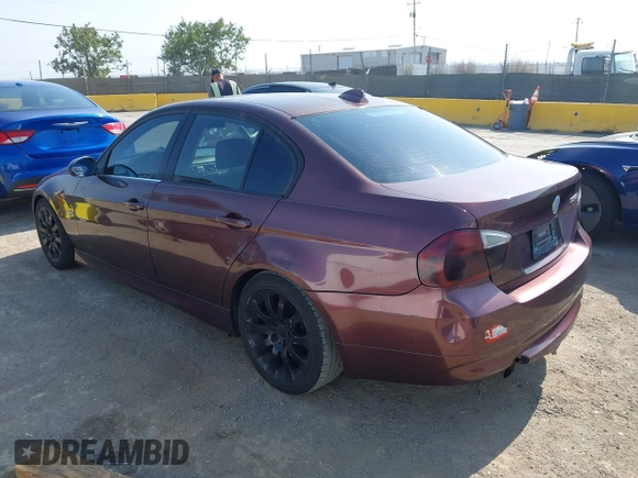 2007 BMW 3 Series 335i z VIN WBAVB73577PA85162, wystawiony jako IAAI lot #42427796 z przebiegiem 168 521 mil mil oraz . Historia ofert i sprzedaży dostępna na DreamBid. Obrazek 3.