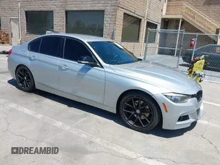 2013 BMW 3 Series 328i z VIN WBA3C1C58DF438492, wystawiony jako IAAI lot #42227575 z przebiegiem 110 497 mil mil oraz . Historia ofert i sprzedaży dostępna na DreamBid. Obrazek 1.