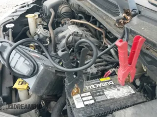 2010 Dodge Grand Caravan SXT z VIN 2D4RN5D1XAR417872, wystawiony jako IAAI lot #42876307 z przebiegiem 121 854 mil mil oraz . Historia ofert i sprzedaży dostępna na DreamBid. Obrazek 13.