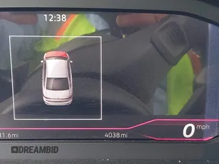 2025 Volkswagen Jetta GLI Autobahn z VIN 3VW2T7BU9SM003551, wystawiony jako IAAI lot #41808269 z przebiegiem 4 038 mil mil oraz . Historia ofert i sprzedaży dostępna na DreamBid. Obrazek 15.
