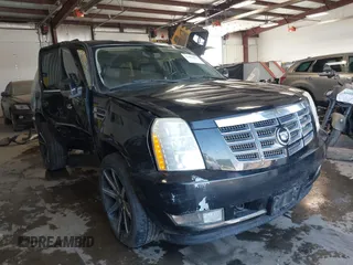 2007 Cadillac Escalade z VIN 1GYFK63807R406868, wystawiony jako IAAI lot #42152476 z przebiegiem 140 113 mil mil oraz . Historia ofert i sprzedaży dostępna na DreamBid. Obrazek 1.