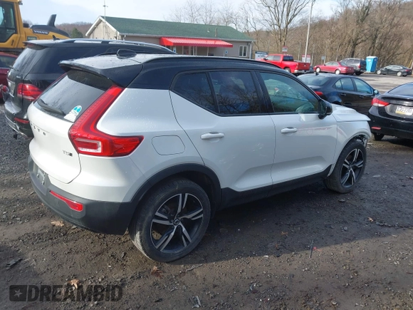 2021 Volvo XC40 R-Design with VIN YV4162UM6M2402320, listed as a IAAI auction lot 41849873 with 78,526 mi miles and . Bid and sale history available at carsss.com. Image 4.