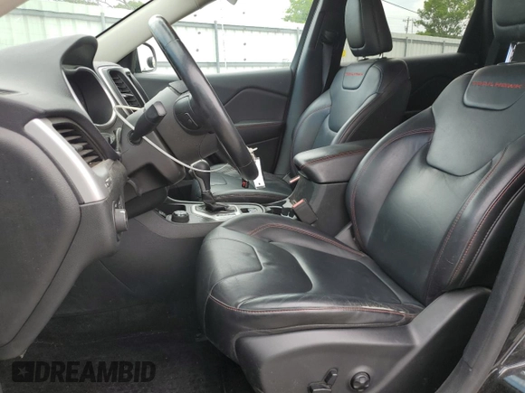 2014 Jeep Cherokee Trailhawk z VIN 1C4PJMBS2EW237725, wystawiony jako Copart lot #62666745 z przebiegiem 130 709 mil mil oraz Szkoda całkowita • Salvage title. Historia ofert i sprzedaży dostępna na DreamBid. Obrazek 7.