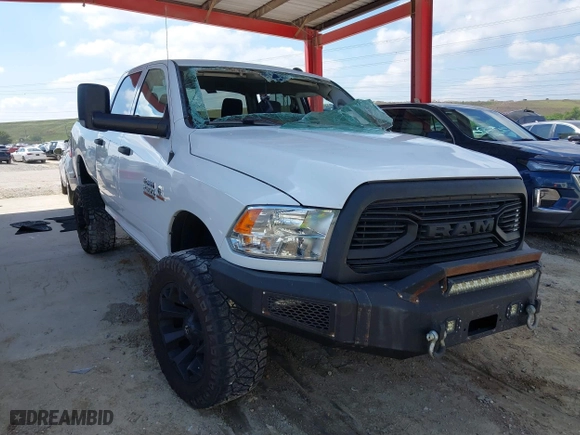 2018 Ram 2500 Tradesman with VIN 3C6UR5CL0JG121853, listed as a IAAI auction lot 41698434 with 61,443 mi miles. Bid and sale history available at carsss.com. Image 1.