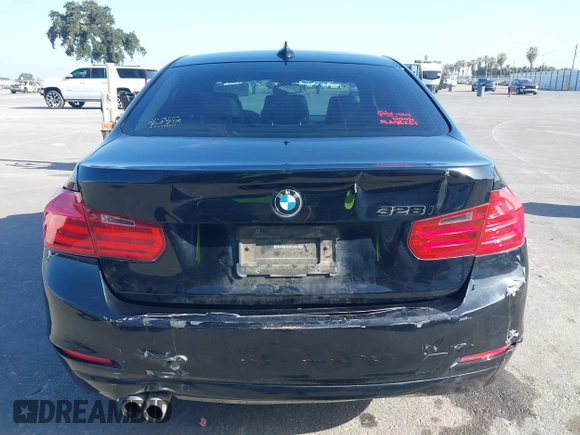 2014 BMW 3 Series 328i z VIN WBA3A5G54ENP31921, wystawiony jako IAAI lot #42374240 z przebiegiem 148 671 mil mil oraz . Historia ofert i sprzedaży dostępna na DreamBid. Obrazek 16.