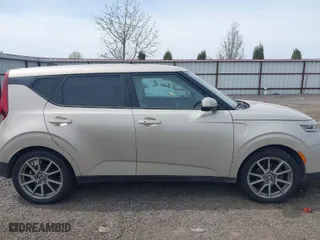 2020 Kia Soul EX with VIN KNDJ33AU1L7014239, listed as a IAAI auction lot 42014939 with 86,933 mi miles. Bid and sale history available at carsss.com. Image 13.