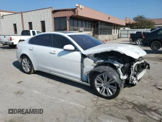 2017 Jaguar XF 35t with VIN SAJBS4BV0HCY27768, listed as a Copart auction lot 70911944 with 105,964 mi miles and Non Repairable. Bid and sale history available at carsss.com. Image 4.