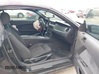 2014 Ford Mustang V6 with VIN 1ZVBP8EM4E5263548, listed as a IAAI auction lot 40331377 with 71,505 mi miles. Bid and sale history available at carsss.com. Image 5.