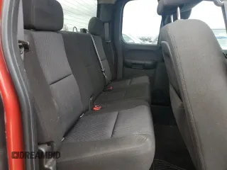 2010 GMC Sierra 1500 SLE z VIN 1GTSKVE34AZ108492, wystawiony jako Copart lot #51962095 z przebiegiem 248 816 mil mil oraz Czysty tytuł • Clean title. Historia ofert i sprzedaży dostępna na DreamBid. Obrazek 10.