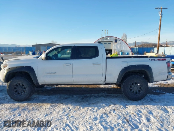 2021 Toyota Tacoma 4WD SR5 with VIN 3TMDZ5BN6MM105593, listed as a IAAI auction lot 41424096 with 39,215 mi miles. Bid and sale history available at carsss.com. Image 15.