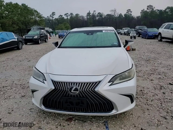 2020 Lexus ES with VIN 58ADZ1B11LU063063, listed as a Copart auction lot 45016255 with 57,742 mi miles and Clean Title. Bid and sale history available at carsss.com. Image 14.