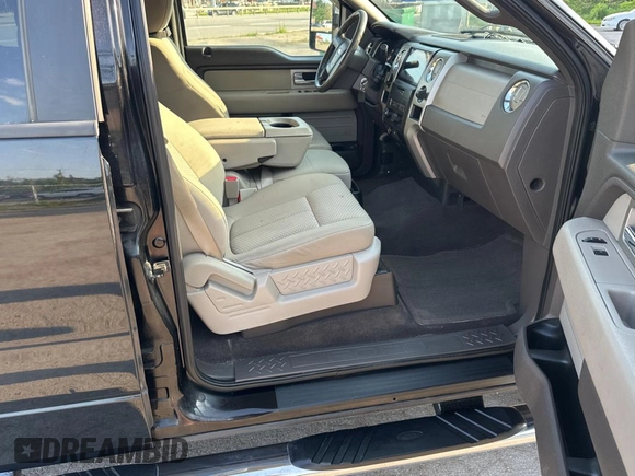 2009 Ford F-150 XL with VIN 1FTRW12889FB24610, listed as a Copart auction lot 62431355 with 254,000 mi miles and Clean title. Bid and sale history available at DreamBid. Image 5.
