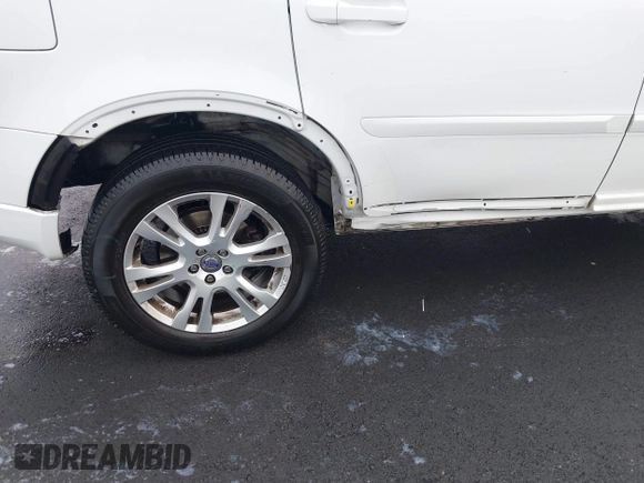 2014 Volvo XC90 with VIN YV4952CZ4E1680532, listed as a IAAI auction lot 40978944 with 94,525 mi miles and . Bid and sale history available at DreamBid. Image 6.