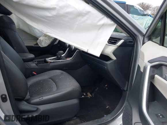2019 Toyota RAV4 XLE with VIN JTMW1RFV4KD022612, listed as a IAAI auction lot 41717134 with 52,190 mi miles. Bid and sale history available at carsss.com. Image 5.