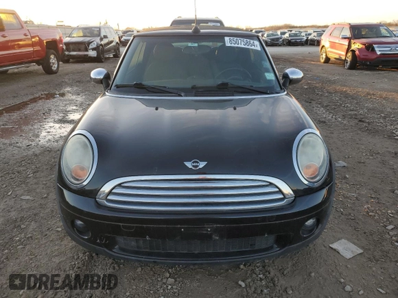 2009 MINI Convertible с VIN WMWMR335X9TU95882, выставлен на аукционе Copart как лот 85075864 с пробегом 101 873 миль миль и Чистый • Clean title. История ставок и продаж доступна на DreamBid. Изображение 5.