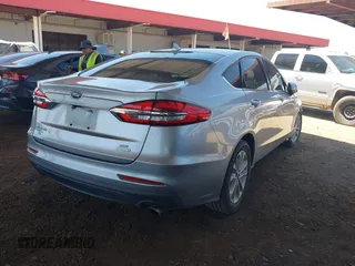 2020 Ford Fusion SE с VIN 3FA6P0HD6LR226325, выставлен на аукционе IAAI как лот 42301302 с пробегом 98 189 миль миль и . История ставок и продаж доступна на DreamBid. Изображение 4.
