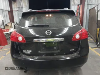 2015 Nissan Rogue S z VIN JN8AS5MV7FW250122, wystawiony jako IAAI lot #41580981 z przebiegiem 99 297 mil mil oraz . Historia ofert i sprzedaży dostępna na DreamBid. Obrazek 16.