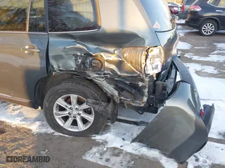2013 Toyota Highlander with VIN 5TDZK3EH1DS137016, listed as a IAAI auction lot 41292324 with 157,156 mi miles. Bid and sale history available at carsss.com. Image 6.