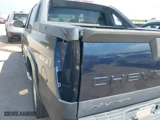 2004 Chevrolet Avalanche with VIN 3GNEK12T74G284622, listed as a IAAI auction lot 40172847 with 254,955 mi miles. Bid and sale history available at carsss.com. Image 12.