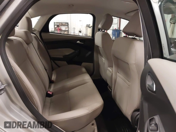 2017 Ford Focus SE z VIN 1FADP3F20HL245291, wystawiony jako IAAI lot #42194880 z przebiegiem 93 764 mil mil oraz . Historia ofert i sprzedaży dostępna na DreamBid. Obrazek 8.