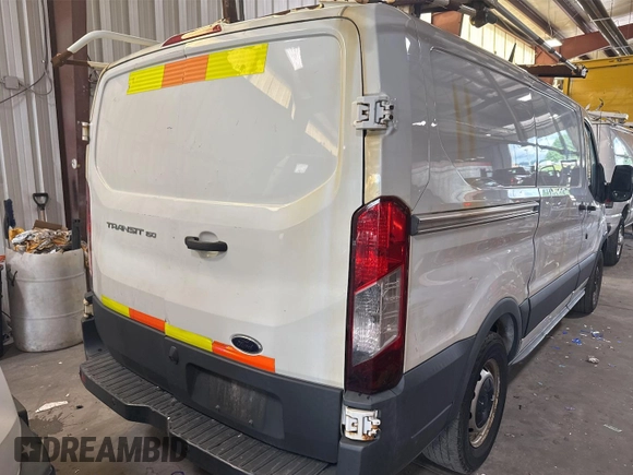 2017 Ford Transit z VIN 1FTYE1YM7HKA68331, wystawiony jako IAAI lot #42844533 z przebiegiem 223 598 mil mil oraz . Historia ofert i sprzedaży dostępna na DreamBid. Obrazek 24.