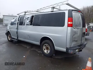 2014 Chevrolet Express Passenger LT z VIN 1GAZG1FG4E1123310, wystawiony jako IAAI lot #41775930 z przebiegiem 199 807 mil mil oraz . Historia ofert i sprzedaży dostępna na DreamBid. Obrazek 3.