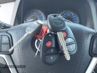 2019 Toyota Sienna L с VIN 5TDZZ3DC4KS015569, выставлен на аукционе IAAI как лот 42114405 с пробегом 101 476 миль миль и . История ставок и продаж доступна на DreamBid. Изображение 11.