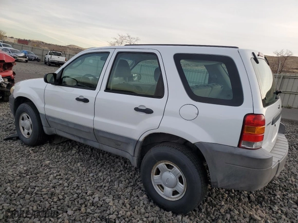 2007 Ford Escape XLS with VIN 1FMYU92Z37KA03346, listed as a Copart auction lot 84207824 with 181,969 mi miles and Clean Title. Bid and sale history available at carsss.com. Image 2.