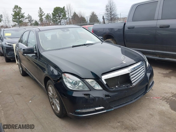 2013 Mercedes-Benz E-Class E 350 Luxury with VIN WDDHF8JB7DA708803, listed as a IAAI auction lot 41559901 with 101,097 mi miles. Bid and sale history available at carsss.com. Image 13.