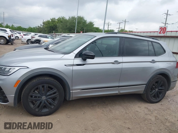 2022 Volkswagen Tiguan SE R-Line Black with VIN 3VVCB7AXXNM165748, listed as a IAAI auction lot 42178772 with 64,007 mi miles and . Bid and sale history available at DreamBid. Image 14.