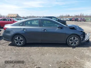 2019 Kia Forte LXS with VIN 3KPF24AD0KE095571, listed as a IAAI auction lot 41967590 with 31,967 mi miles. Bid and sale history available at carsss.com. Image 13.