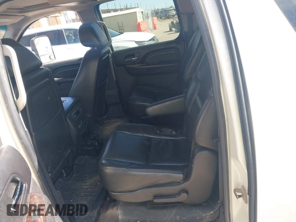 2011 GMC Yukon XL Denali with VIN 1GKS2MEF0BR182132, listed as a IAAI auction lot 41690259 with 204,365 mi miles. Bid and sale history available at carsss.com. Image 8.