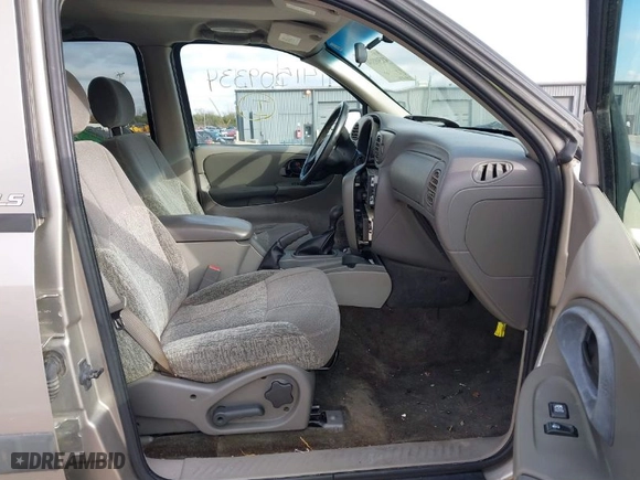 2003 Chevrolet TrailBlazer LS with VIN 1GNDT13S432131251, listed as a IAAI auction lot 41509334 with 275,972 mi miles. Bid and sale history available at carsss.com. Image 5.