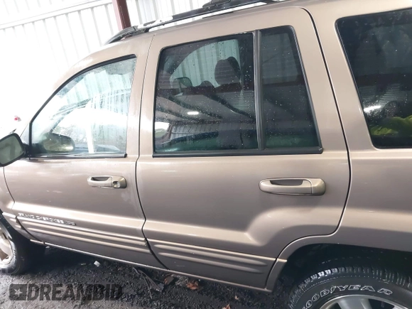 2001 Jeep Grand Cherokee Limited with VIN 1J4GW58N51C581743, listed as a IAAI auction lot 41768215 with 195,862 mi miles. Bid and sale history available at carsss.com. Image 14.