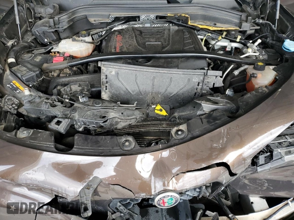 2018 Alfa Romeo Stelvio Ti z VIN ZASFAKBN4J7C22701, wystawiony jako Copart lot #48041535 z przebiegiem 137 764 mil mil oraz Szkoda całkowita • Salvage title. Historia ofert i sprzedaży dostępna na DreamBid. Obrazek 12.