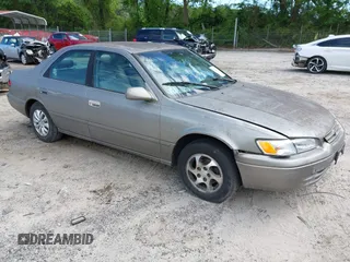 1999 Toyota Camry LE z VIN 4T1BG22K3XU432496, wystawiony jako IAAI lot #42201012 z przebiegiem 282 498 mil mil oraz . Historia ofert i sprzedaży dostępna na DreamBid. Obrazek 1.