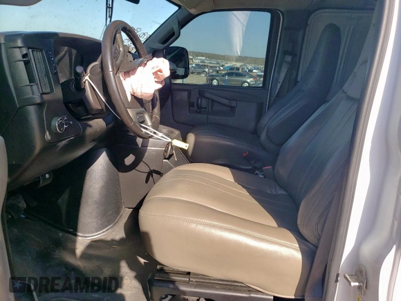 2017 Chevrolet Express Cargo z VIN 1GCWGAFF4H1221811, wystawiony jako Copart lot #50189005 z przebiegiem 155 154 mil mil oraz Szkoda całkowita • Salvage title. Historia ofert i sprzedaży dostępna na DreamBid. Obrazek 7.