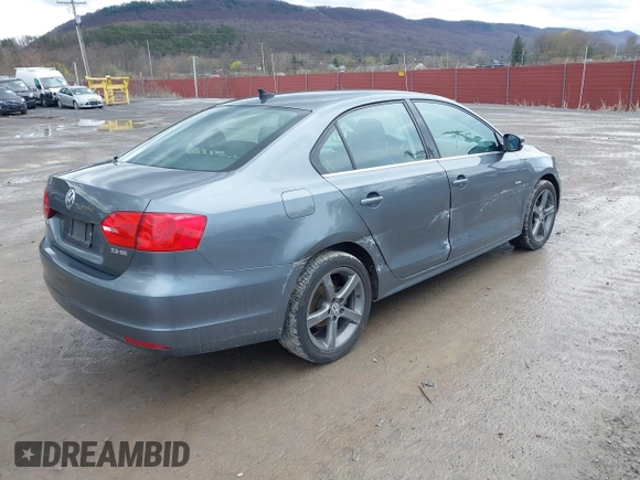 2013 Volkswagen Jetta SE with VIN 3VWBP7AJ2DM395982, listed as a IAAI auction lot 41952654 with 130,906 mi miles and . Bid and sale history available at DreamBid. Image 4.