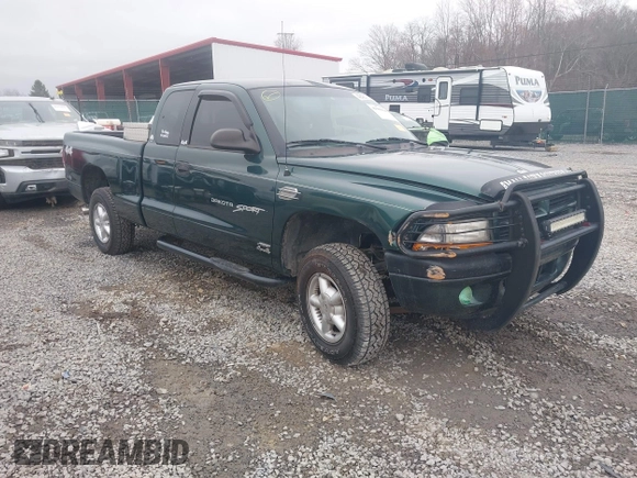 2000 Dodge Dakota SLT with VIN 1B7GG22X3YS508480, listed as a IAAI auction lot 41900645 with 105,652 mi miles and . Bid and sale history available at carsss.com. Image 1.