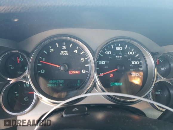 2013 Chevrolet Silverado 1500 LT with VIN 3GCPCSE08DG148103, listed as a Copart auction lot 52362155 with 205,647 mi miles and Salvage Title. Bid and sale history available at DreamBid. Image 9.