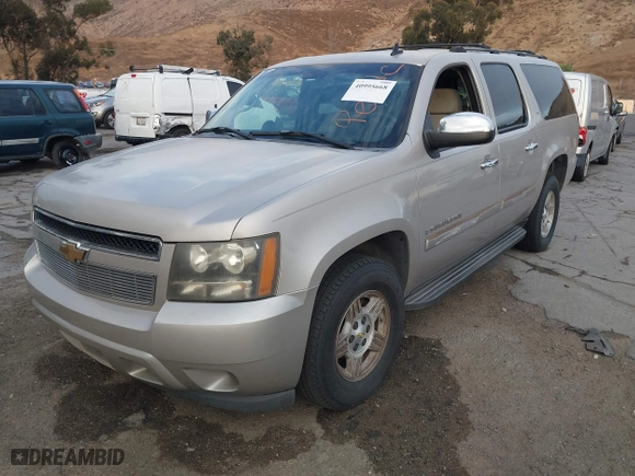 2007 Chevrolet Suburban LT with VIN 1GNFC16007R231427, listed as a IAAI auction lot 40995668 with 168,691 mi miles. Bid and sale history available at carsss.com. Image 2.