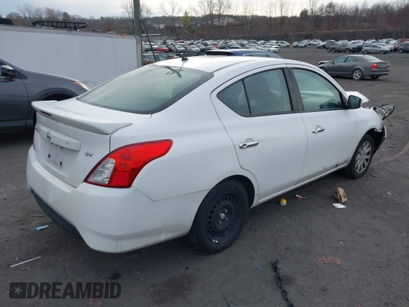 2019 Nissan Versa SV z VIN 3N1CN7AP1KL851669, wystawiony jako IAAI lot #40846171 z przebiegiem 144 652 mil mil oraz . Historia ofert i sprzedaży dostępna na DreamBid. Obrazek 4.