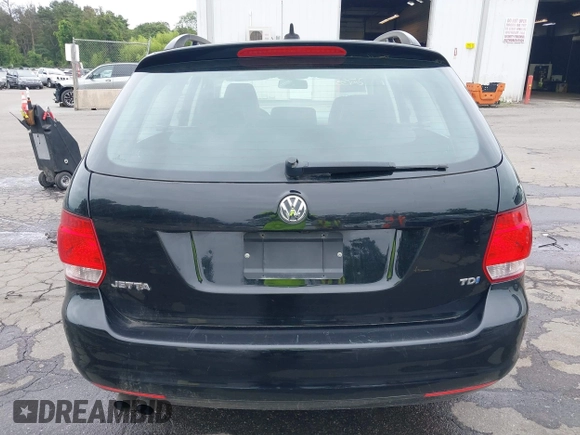 2014 Volkswagen Jetta TDI w/Sunroof & Nav with VIN 3VWPL7AJ9EM609661, listed as a IAAI auction lot 42600438 with 105,958 mi miles and . Bid and sale history available at DreamBid. Image 16.