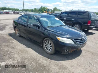 2011 Toyota Camry LE z VIN 4T1BF3EK3BU195263, wystawiony jako IAAI lot #42321990 z przebiegiem 187 855 mil mil oraz . Historia ofert i sprzedaży dostępna na DreamBid. Obrazek 1.