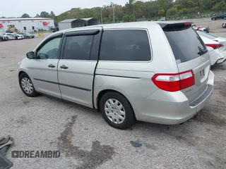 2006 Honda Odyssey LX with VIN 5FNRL38206B129663, listed as a IAAI auction lot 40978284 with 290,666 mi miles. Bid and sale history available at carsss.com. Image 3.